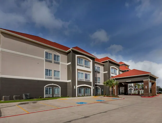 La Quinta Inn & Suites by Wyndham Port Lavaca hotel detail image 2