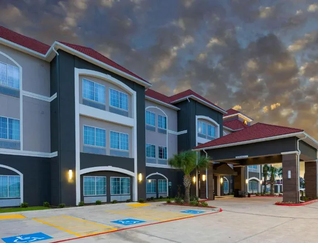 La Quinta Inn & Suites by Wyndham Port Lavaca hotel detail image 1
