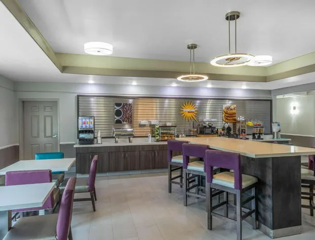 La Quinta Inn & Suites by Wyndham Port Lavaca hotel detail image 2