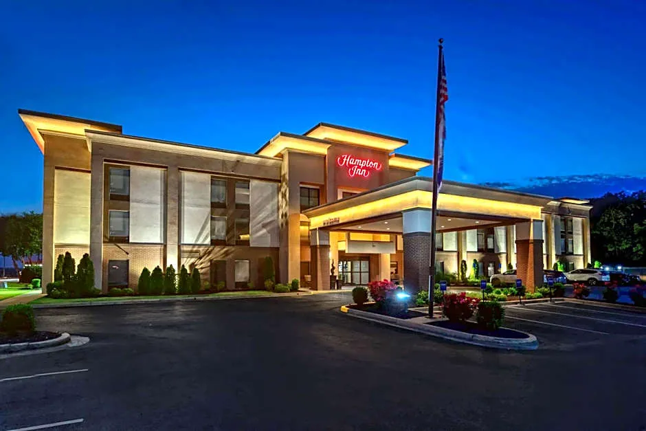 Hampton Inn Batesville hotel hero
