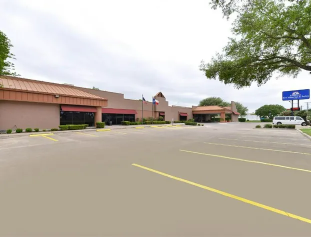 Americas Best Value Inn & Suites Victoria hotel detail image 1