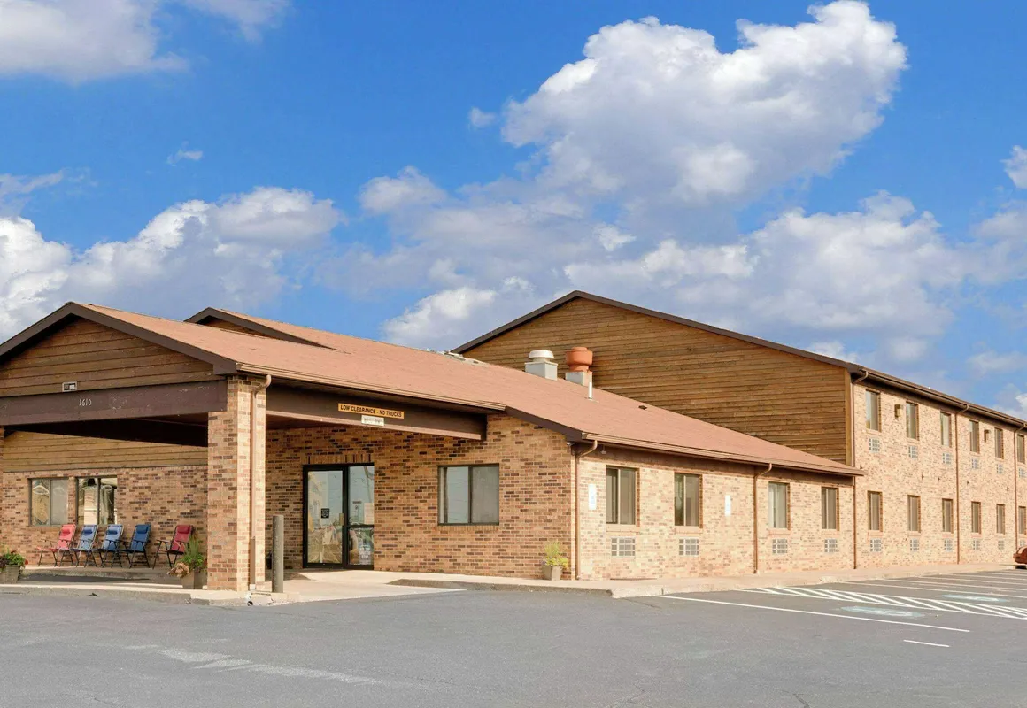 Super 8 by Wyndham Ashland hotel hero