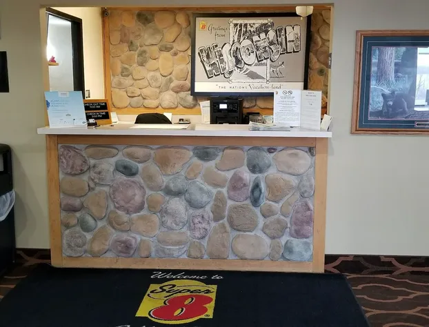 Super 8 by Wyndham Ashland hotel detail image 2