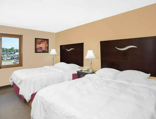 Super 8 by Wyndham Sheboygan WI hotel detail image 3