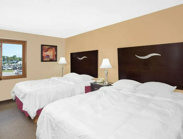 Super 8 by Wyndham Sheboygan WI hotel detail image 2