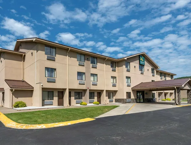 Quality Inn & Suites Warren hotel detail image 1