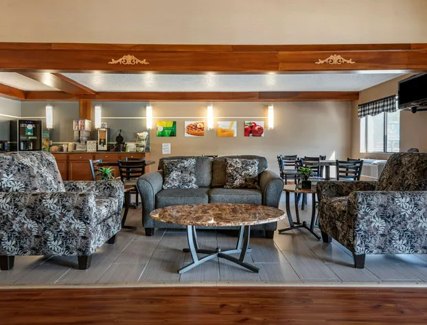 Quality Inn & Suites Warren hotel detail image 3