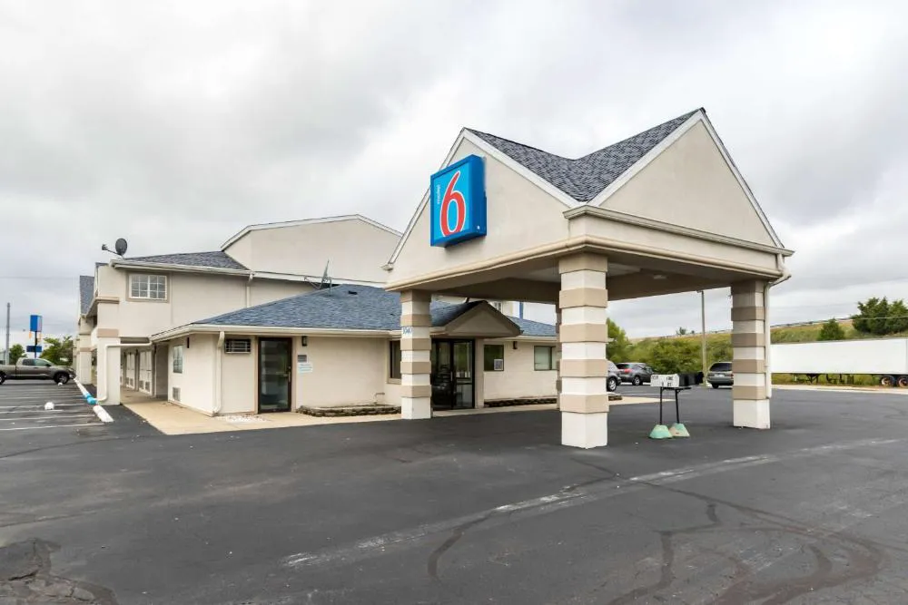 Motel 6 Crawfordsville, IN hotel hero