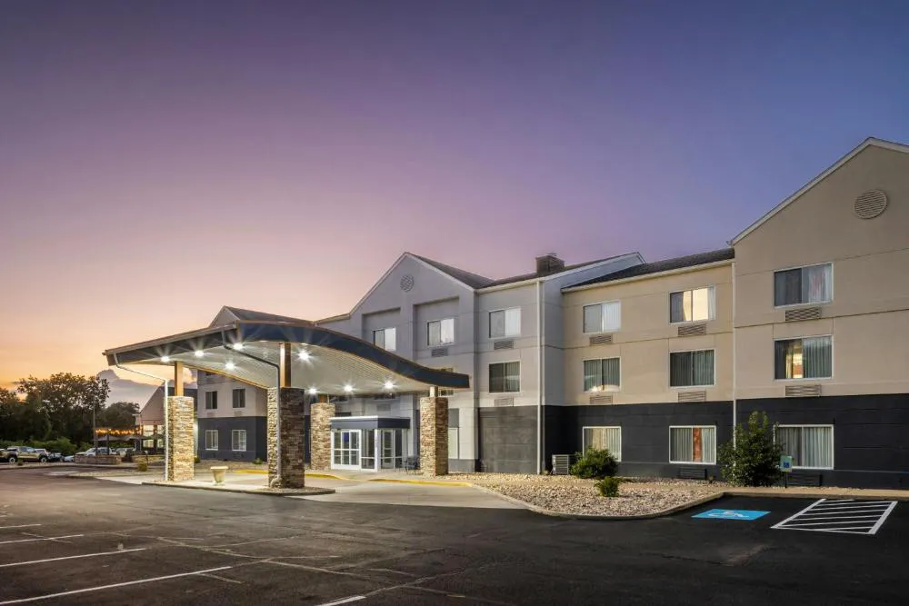 Fairfield Inn & Suites by Marriott Butler hotel hero