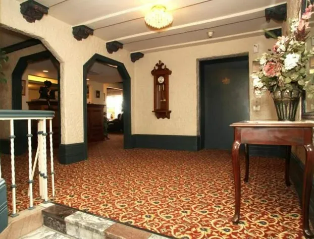 Senate Luxury Suites hotel detail image 4