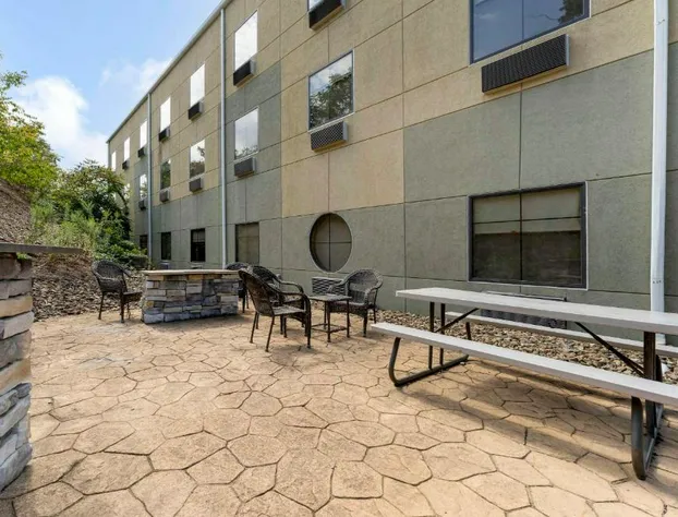 Comfort Suites Monaca hotel detail image 4