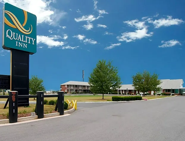 Quality Inn Breeze Manor hotel detail image 1