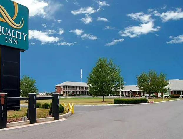 Quality Inn Breeze Manor hotel detail image 1