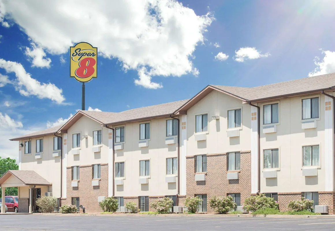 Super 8 by Wyndham Abilene KS hotel hero