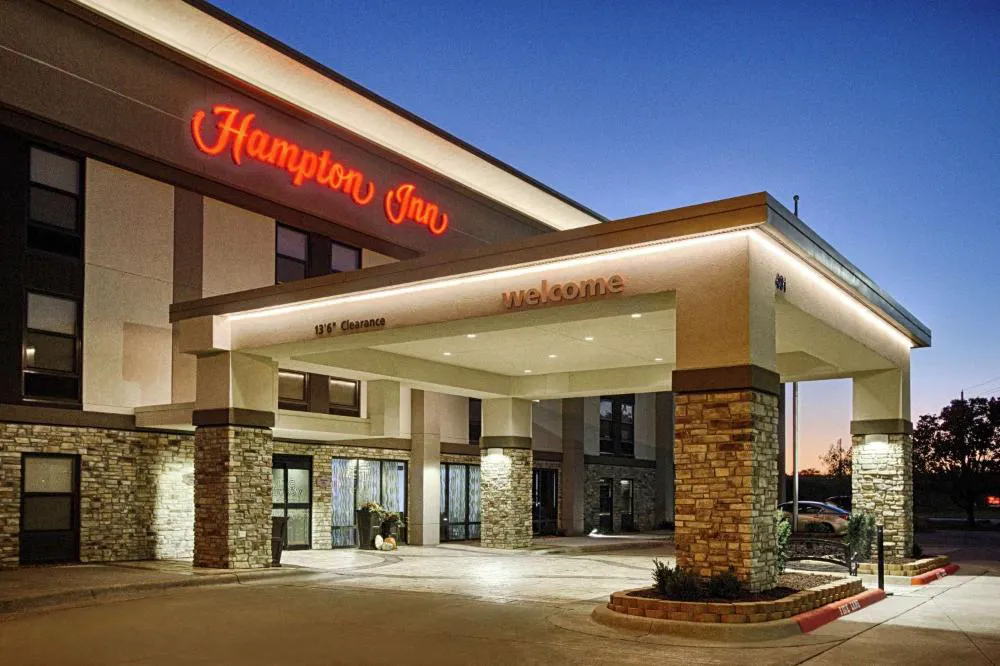 Hampton Inn Salina hotel hero