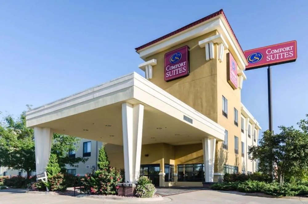 Comfort Suites Salina South hotel hero