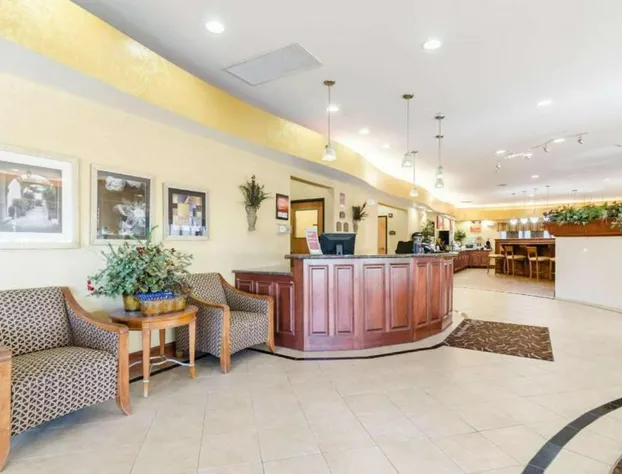 Comfort Suites Salina South hotel detail image 4