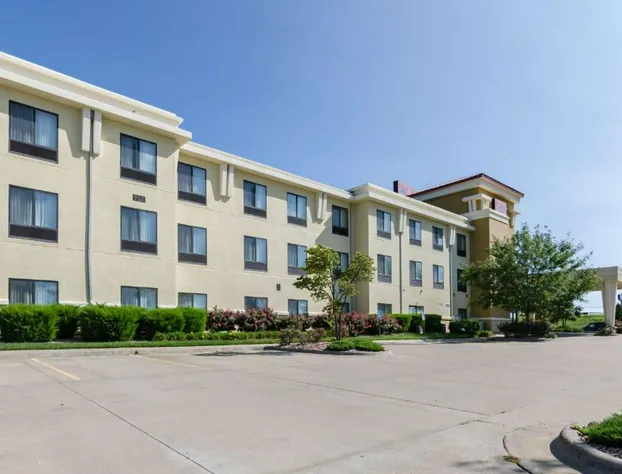 Comfort Suites Salina South hotel detail image 3