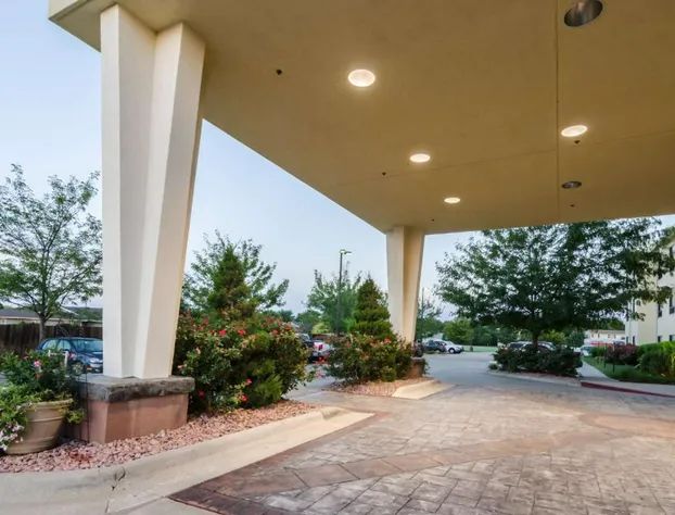 Comfort Suites Salina South hotel detail image 4