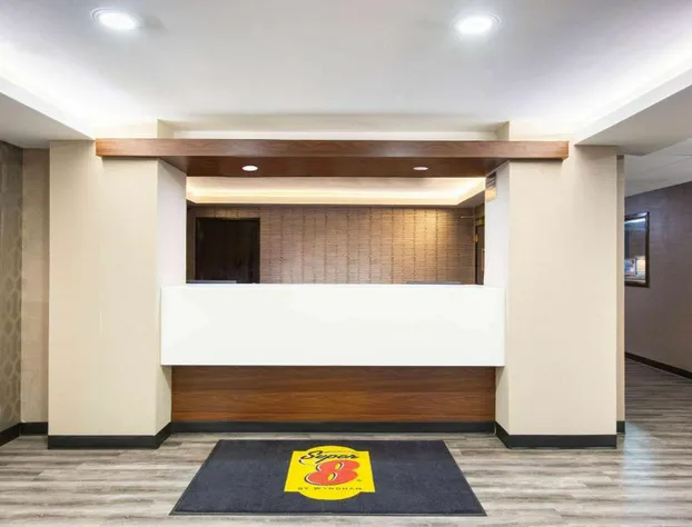 Super 8 by Wyndham Salina I-70 hotel detail image 4