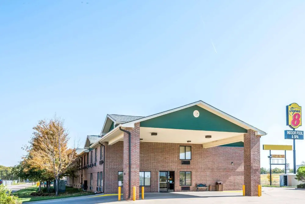 Super 8 by Wyndham Salina I-70 hotel hero