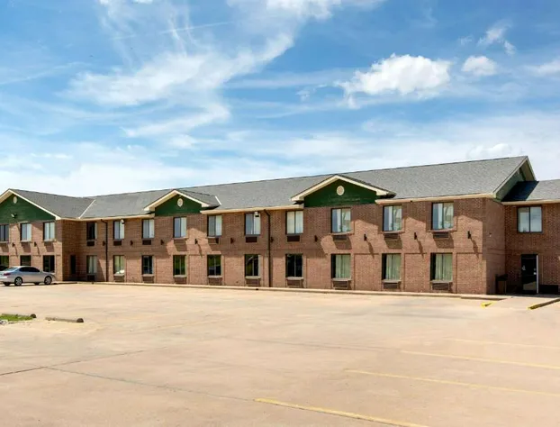 Super 8 by Wyndham Salina I-70 hotel detail image 2