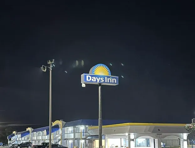 Days Inn by Wyndham Salina South hotel detail image 3