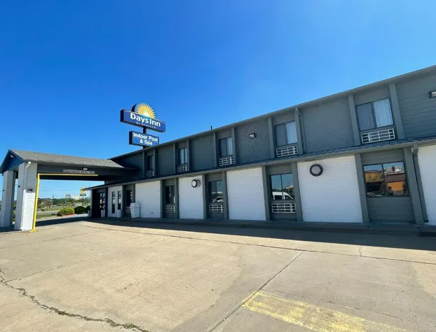 Days Inn by Wyndham Salina I-70 hotel detail image 2