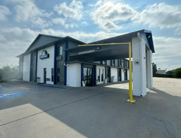 Days Inn by Wyndham Salina I-70 hotel detail image 3