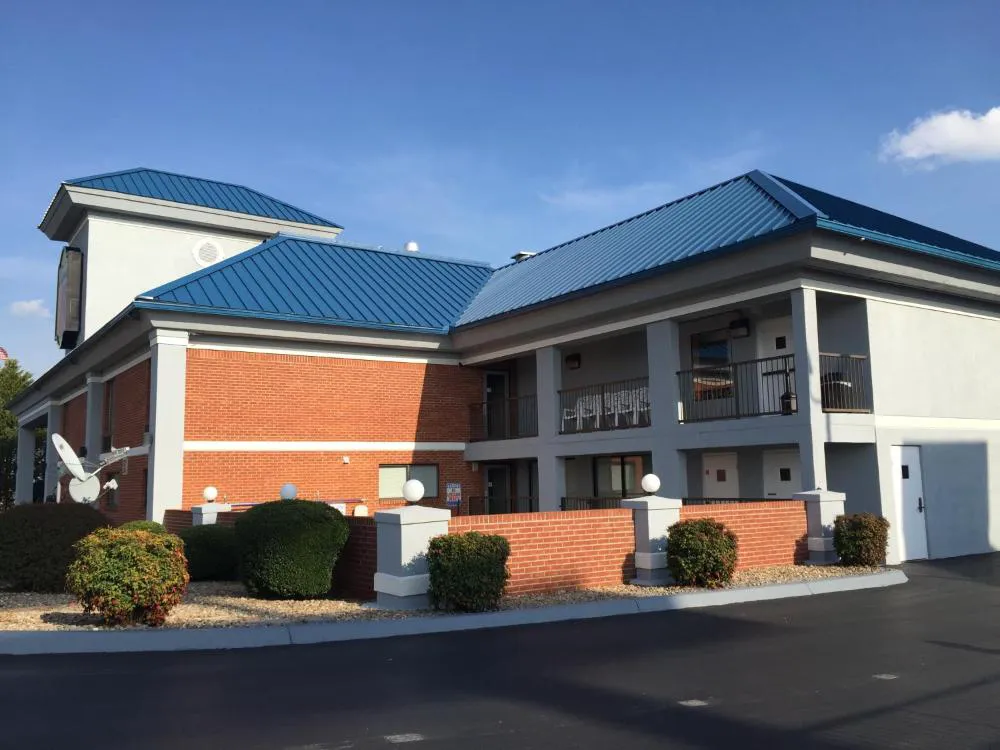 Super 8 by Wyndham Dandridge hotel hero