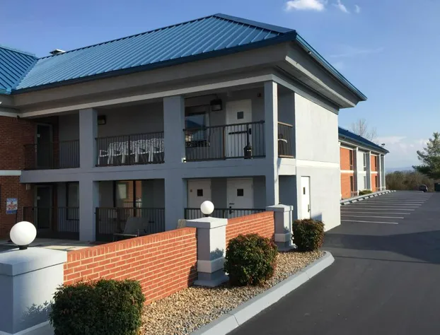 Super 8 by Wyndham Dandridge hotel detail image 1