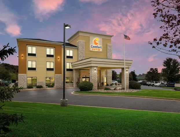 Comfort Suites Hudson I-94 hotel detail image 3