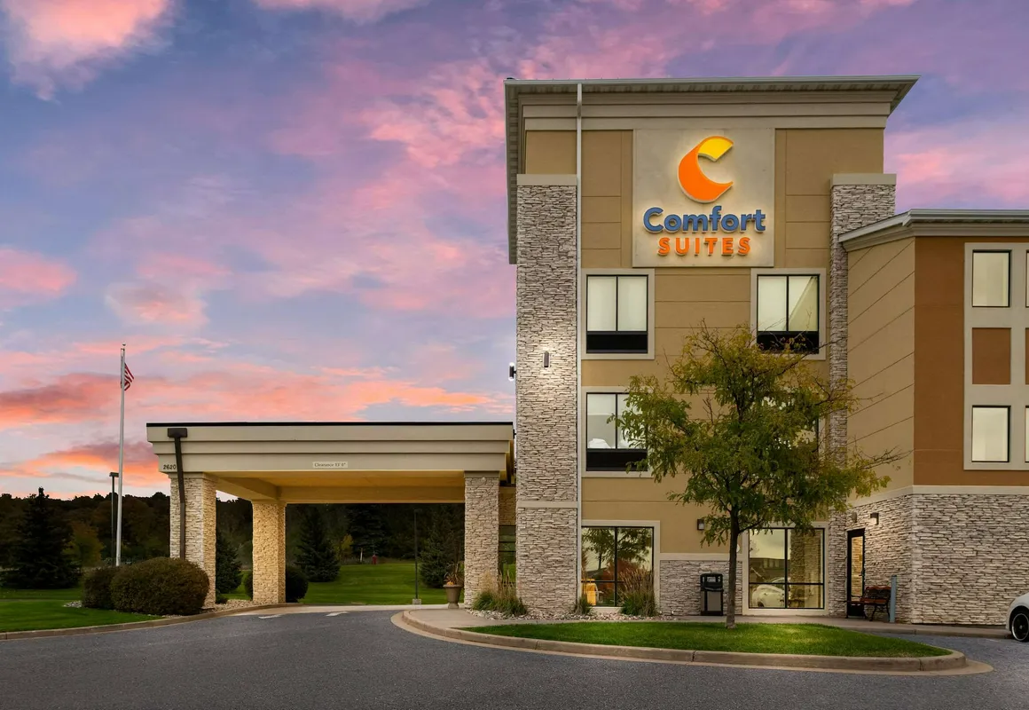 Comfort Suites Hudson I-94 hotel hero