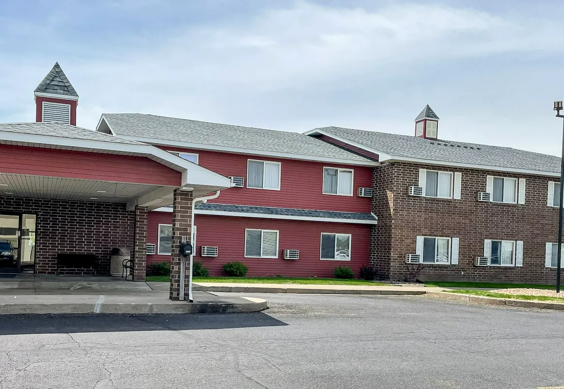 Hudson Inn & Suites hotel hero