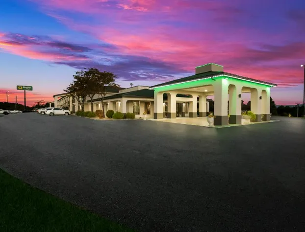 Quality Inn Dandridge hotel detail image 2