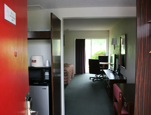 Hometown Inn Staunton hotel detail image 3