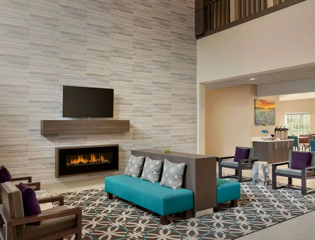 La Quinta Inn & Suites by Wyndham I-20 Longview South hotel detail image 2