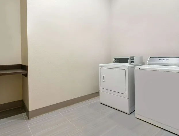 La Quinta Inn & Suites by Wyndham I-20 Longview South hotel detail image 4