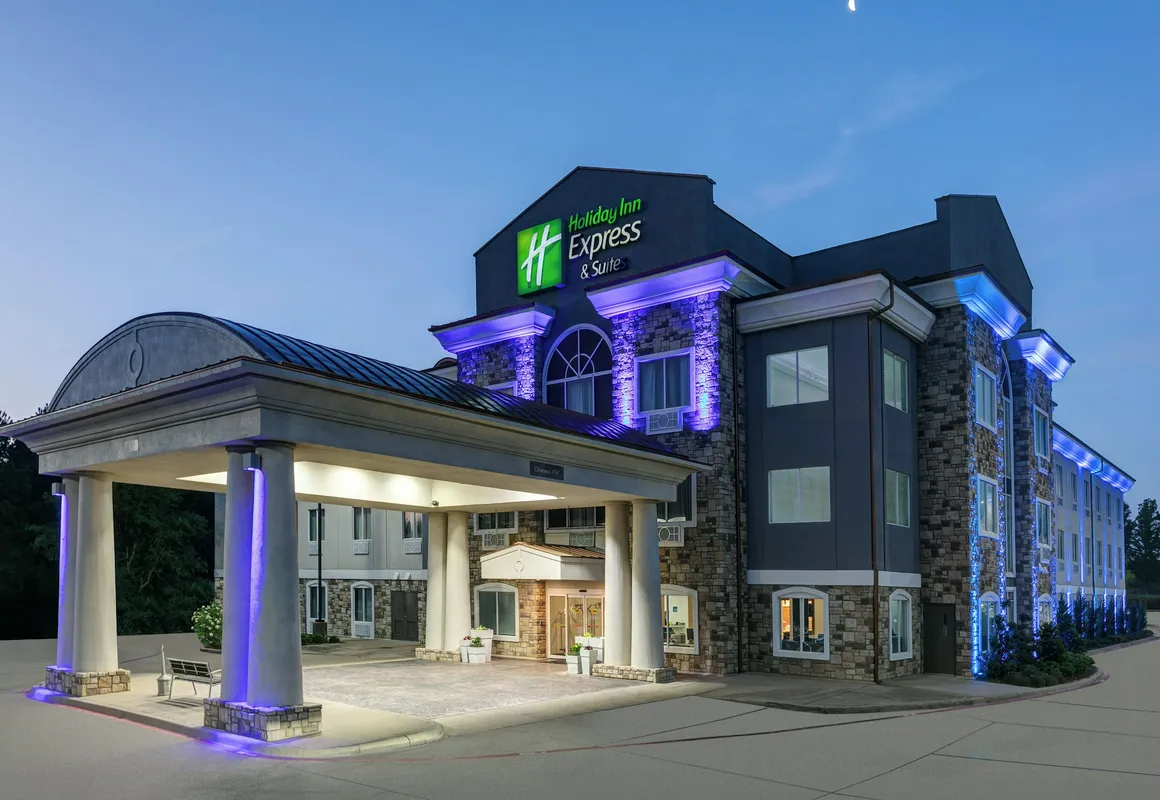 Holiday Inn Express & Suites Marshall by IHG hotel hero
