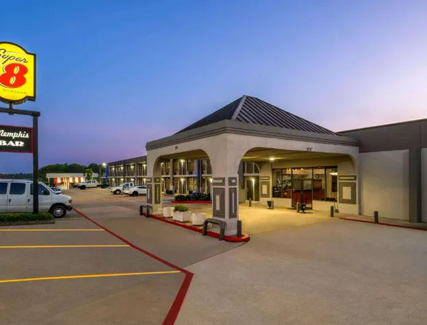 Super 8 by Wyndham Longview/North hotel detail image 1