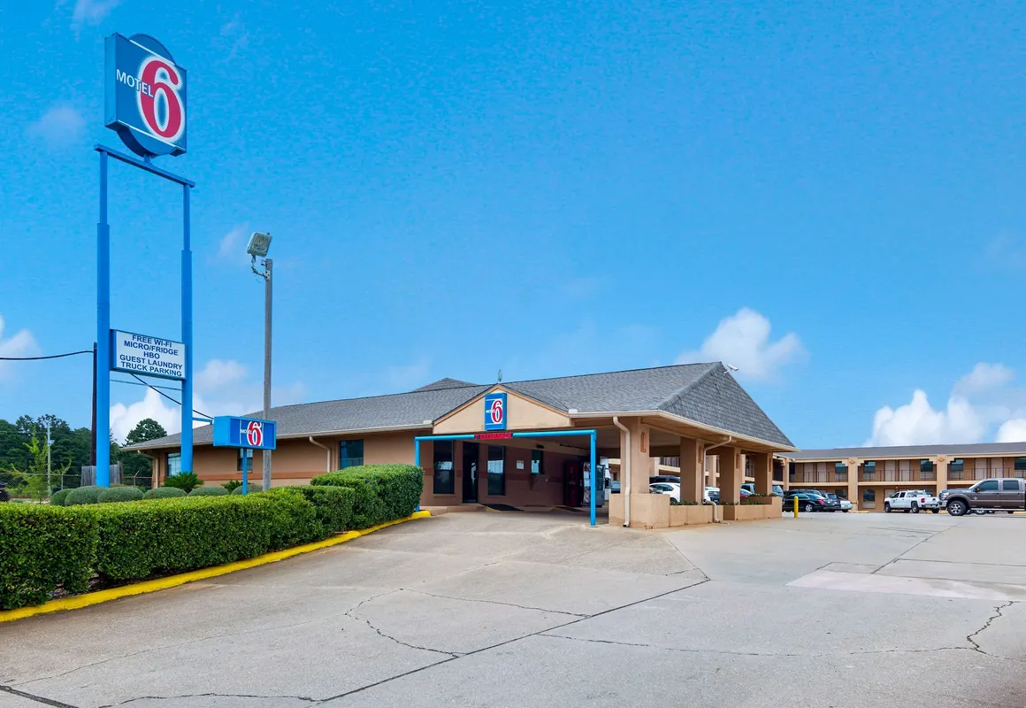 Motel 6 Marshall, TX hotel hero