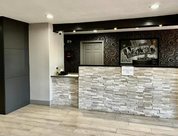 Super 8 by Wyndham Sealy hotel detail image 1