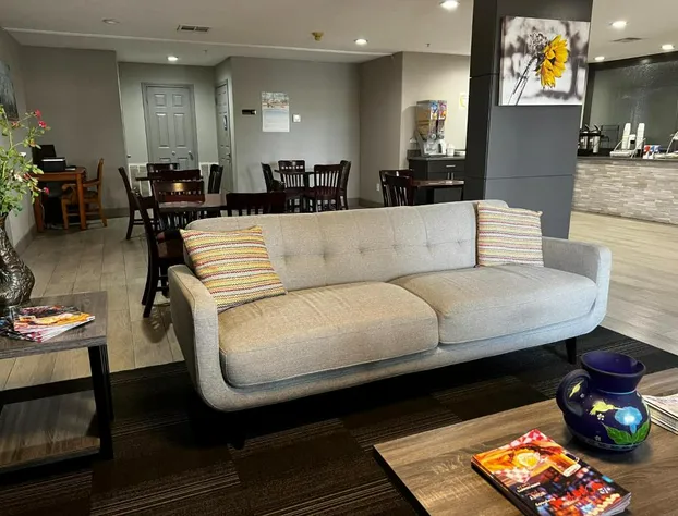 Super 8 by Wyndham Sealy hotel detail image 2