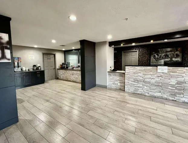 Super 8 by Wyndham Sealy hotel detail image 3