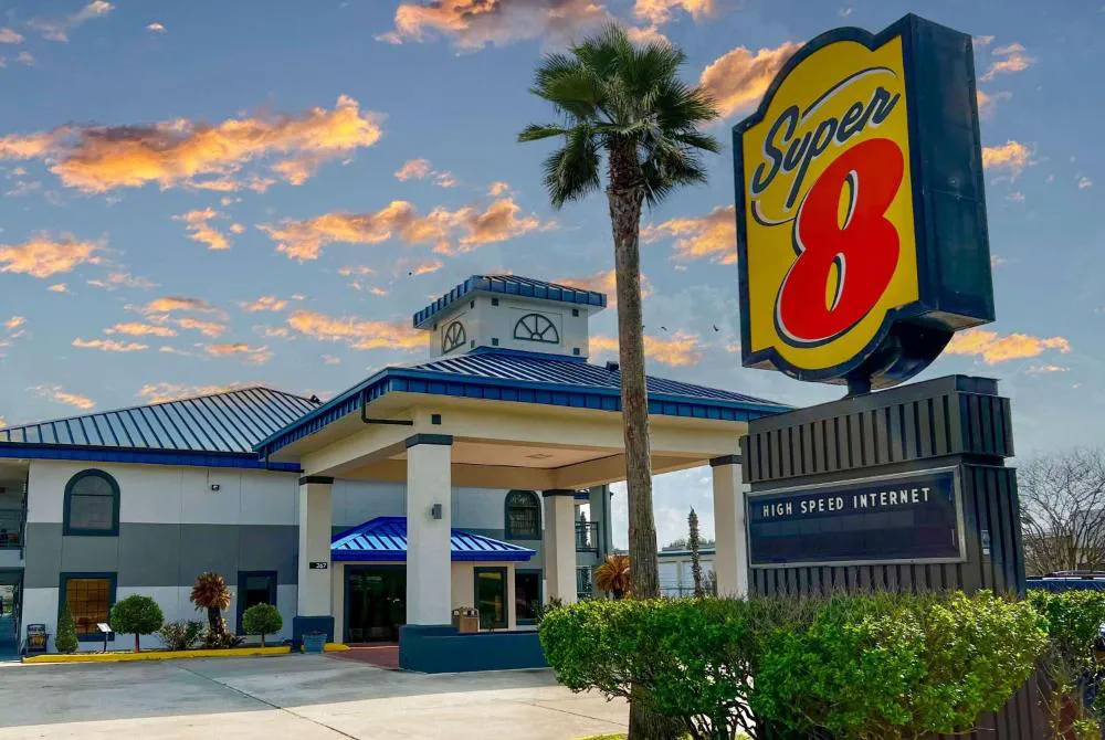 Super 8 by Wyndham Sealy hotel hero
