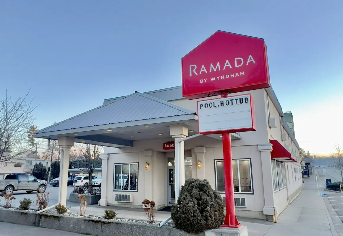 Ramada by Wyndham Quesnel hotel hero