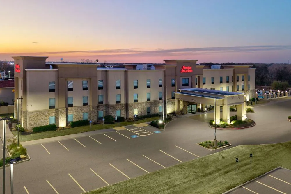Hampton Inn & Suites Lake Jackson-Clute hotel hero