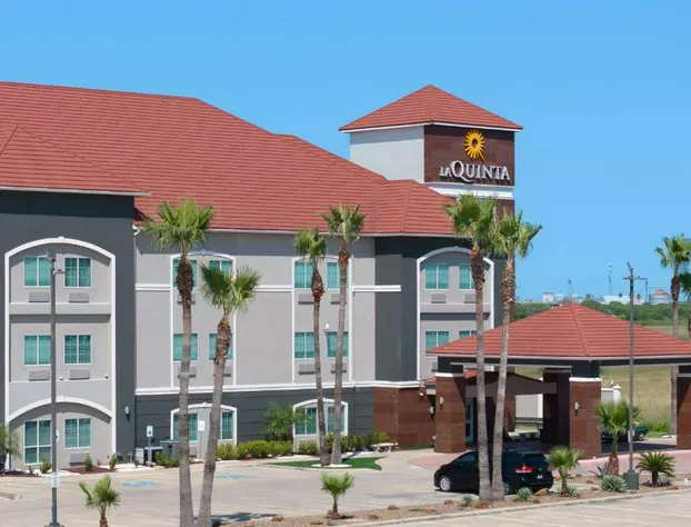 La Quinta Inn & Suites by Wyndham Raymondville hotel detail image 1
