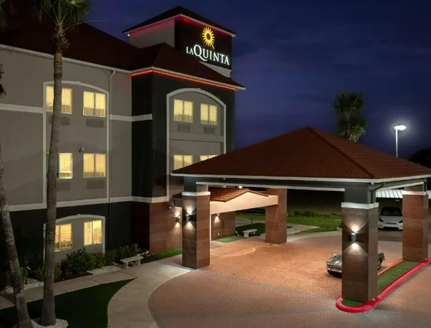 La Quinta Inn & Suites by Wyndham Raymondville hotel detail image 4
