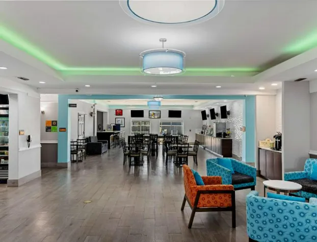 La Quinta Inn & Suites by Wyndham Raymondville hotel detail image 2